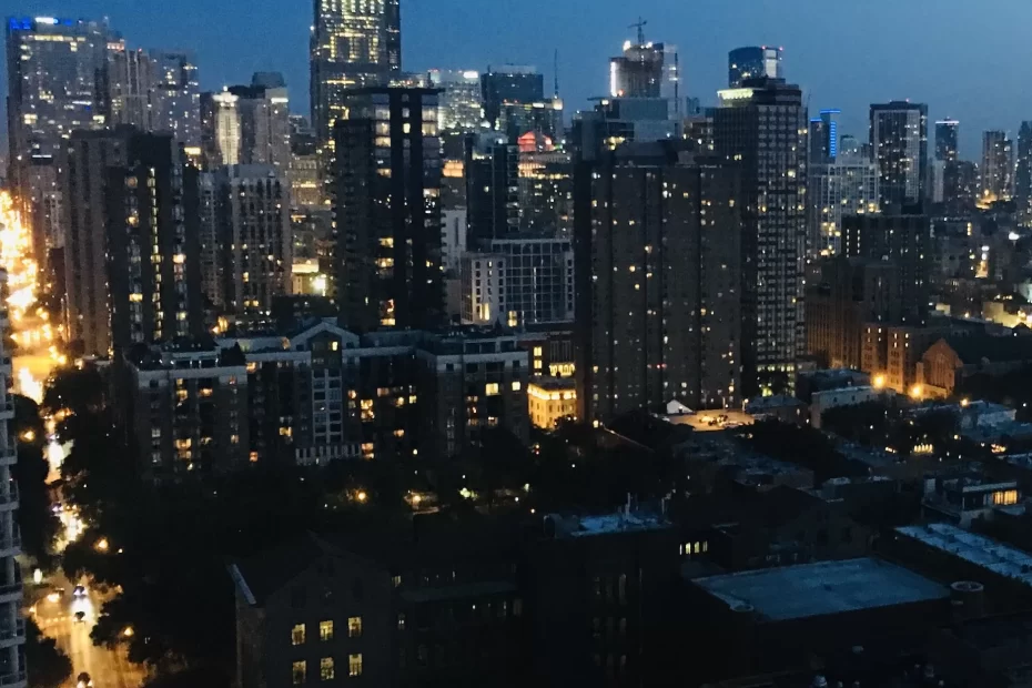 chicago skyline at dusk