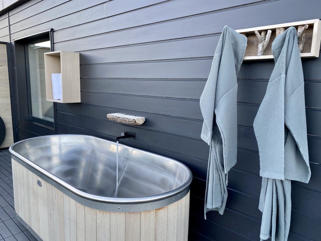 luxury spa getaway queenstown: kamana lakehouse outdoor bathtub and robes