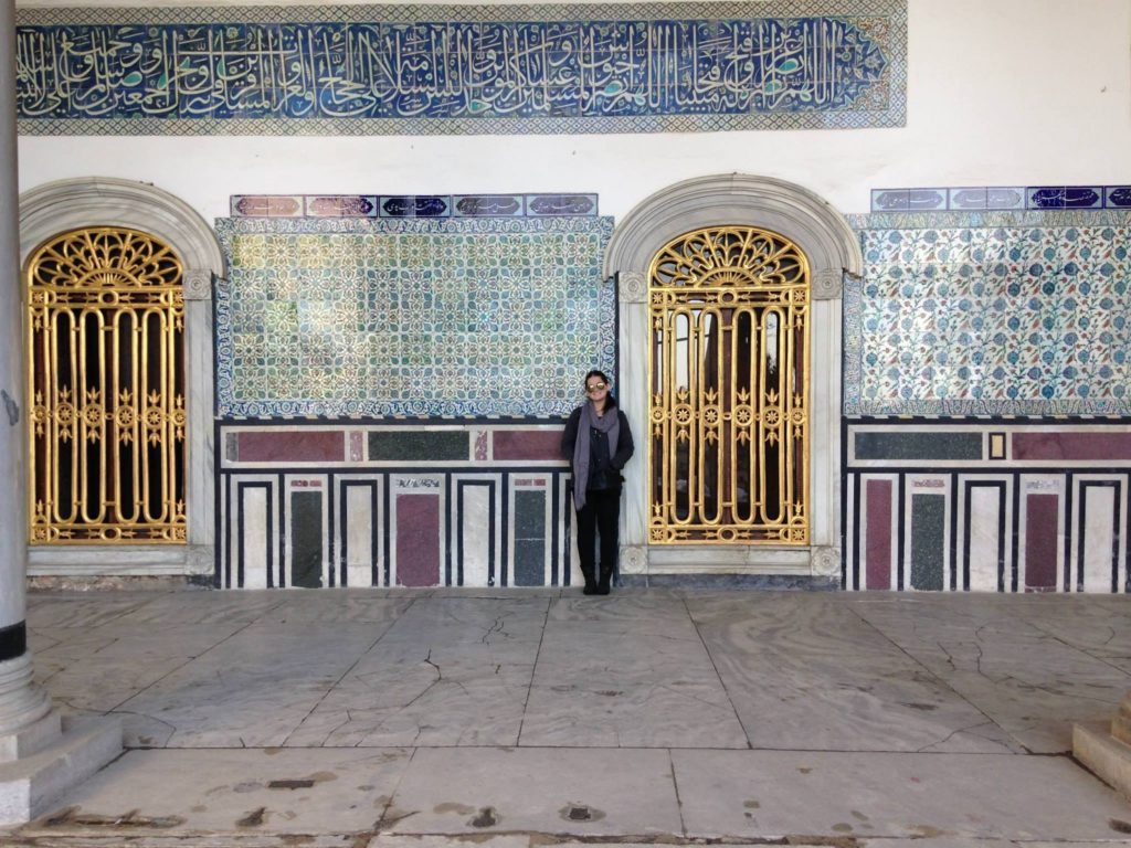 reasons to study abroad: niki stands at topkapi palace, istanbul, turkey