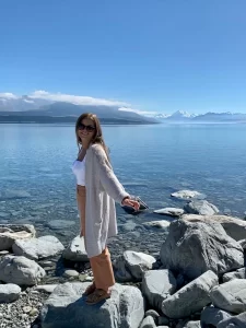 Niki stands in front of Lake Pukaki and Aoraki/Mt Cook on New Zealand's South Island