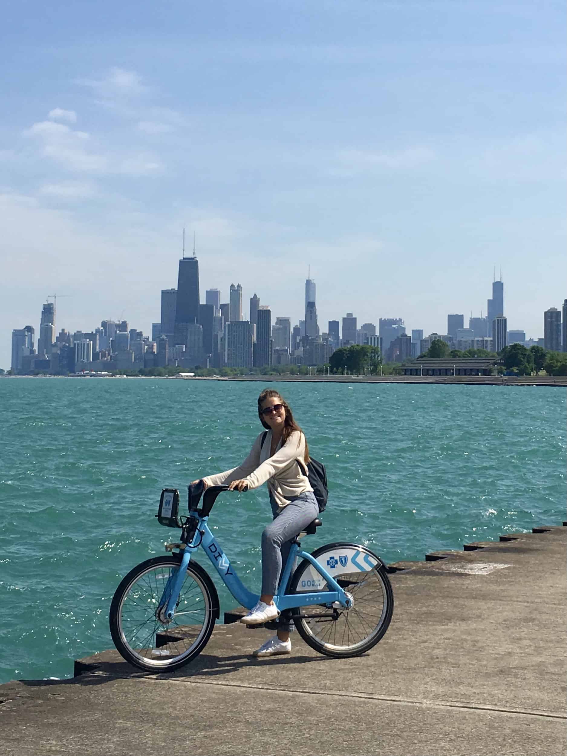 chicago summer activities: bike riding near lake michigan