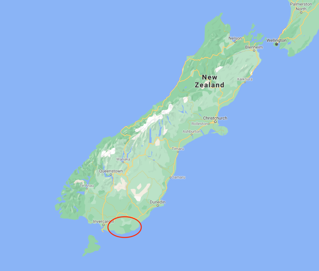 Catlins road trip itinerary: map of New Zealand's South Island with the Catlins region circled in red