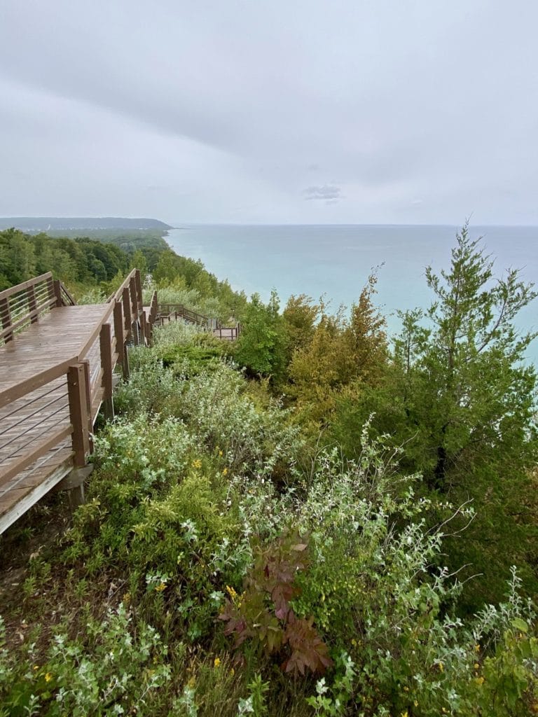 Lake Michigan Circle: Rest area with views of water and forest in Michigan