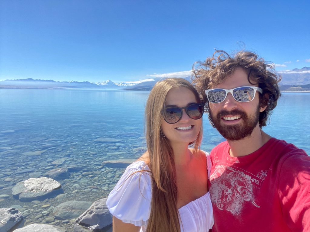 One Second Everyday in 2021: Niki and Ben in front of Lake Pukaki and Mount Cook
