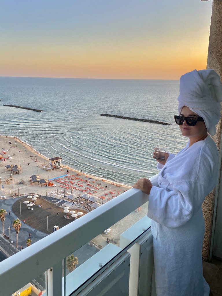 One Second Everyday in 2021: Niki stands on a balcony in front of the sunset in Tel Aviv, Israel