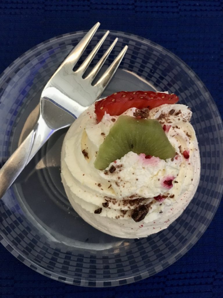 Is business class worth it? Pavlova dessert on a business class flight from Auckland to San Francisco