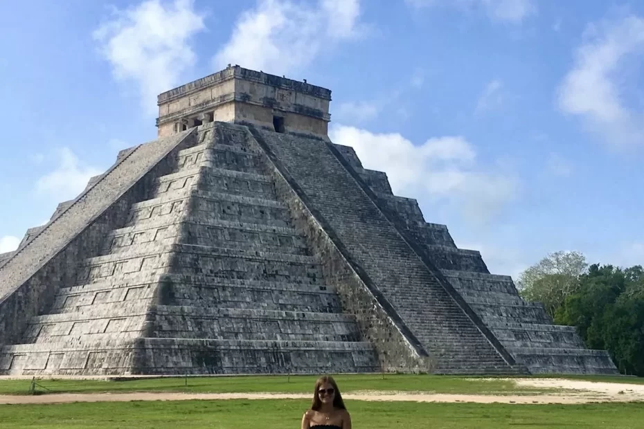 Chichén Itzá from Valladolid: Niki stands in front of Chichen Itza pyramid