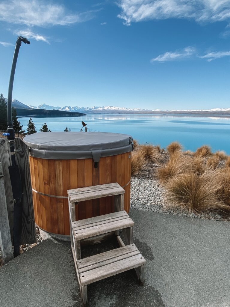 Hot tub with a view of Lake Pukaki and Aoraki/Mt Cook, South Island, New Zealand