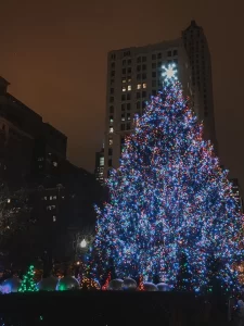 Inexpensive stocking stuffers for travelers: Christmas tree in Chicago, Illinois