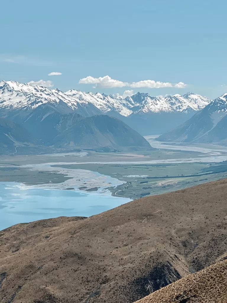 Best day hikes South Island New Zealand: Greta Track looking over Lake Ohau and the Southern Alps, Canterbury, New Zealand